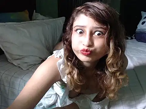 Snapshot of AnnieLorin chatting on 15, 5, 2026 AnnieLorin online show from 15, 5, 2026