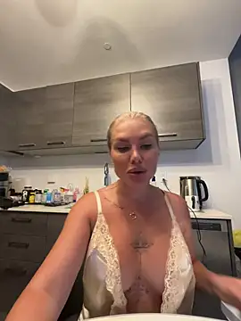 Snapshot of Karen_Luxe chatting on 27, 5, 2026 Karen Luxe online show from 27, 5, 2026