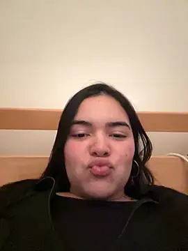 kitty cutess online show from 17, 5, 2026