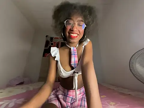 Snapshot of VenusNight_ chatting on 10, 7, 2026 VenusNight online show from 10, 7, 2026