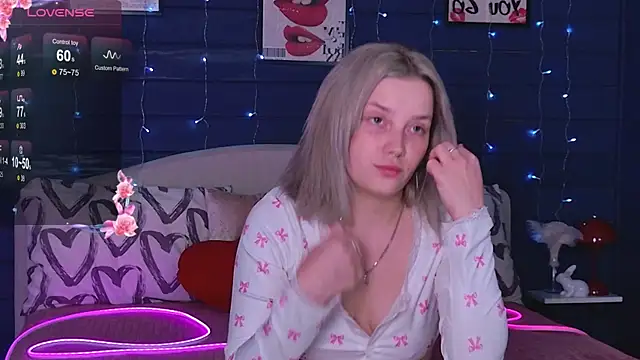 Snapshot of Crystal__Jull chatting on 19, 5, 2026 Crystal Jull online show from 19, 5, 2026