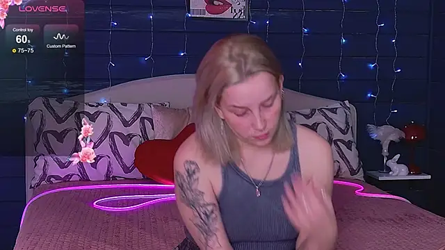 Snapshot of Crystal__Jull chatting on 22, 5, 2026 Crystal Jull online show from 22, 5, 2026