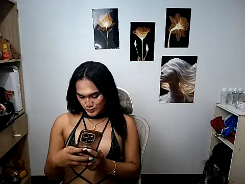 Snapshot of YourHot_Nica chatting on 22, 4, 2026 YourHot Nica online show from 22, 4, 2026