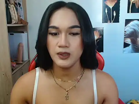 Snapshot of YourHot_Nica chatting on 6, 5, 2026 YourHot Nica online show from 6, 5, 2026