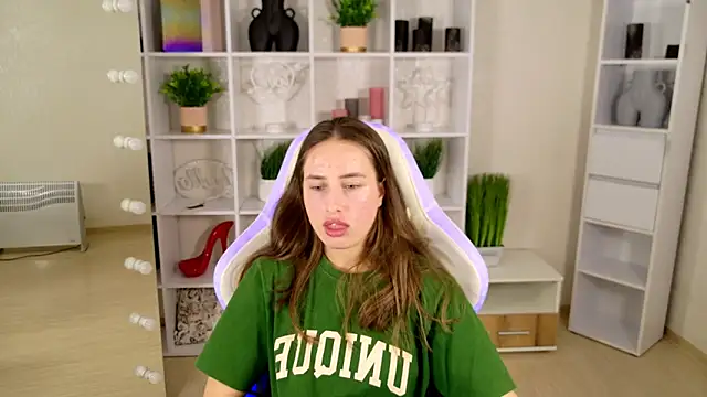 NadinnL online show from 4, 6, 2026