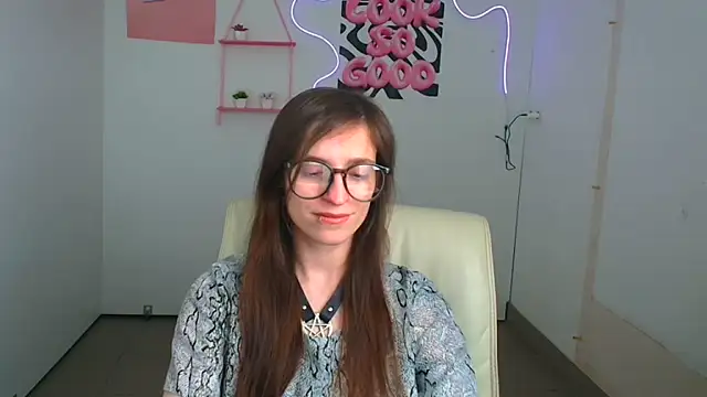 Snapshot of Luna_Tantra chatting on 19, 6, 2026 Luna Tantra online show from 19, 6, 2026