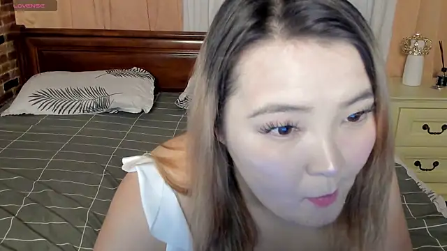 Snapshot of VelvetKIss01 chatting on 5, 5, 2026 VelvetKIss01 online show from 5, 5, 2026