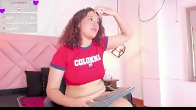 Snapshot of curly_babe chatting on 14, 6, 2026 curly babe online show from 14, 6, 2026