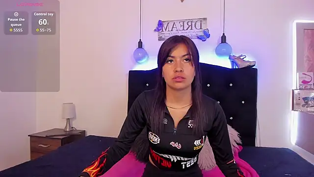 lizz cherry  online show from 22, 4, 2026