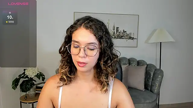 Snapshot of sienna_luxor chatting on 15, 5, 2026 sienna luxor online show from 15, 5, 2026