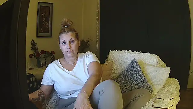 Divineblond online show from 17, 2, 2025