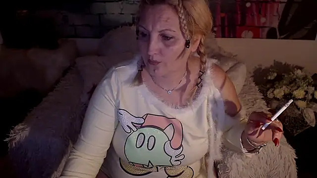 Divineblond online show from 5, 3, 2025