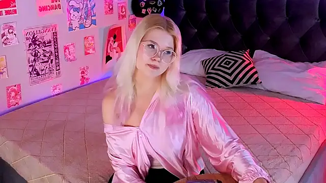 LunariaFox online show from 15, 6, 2026
