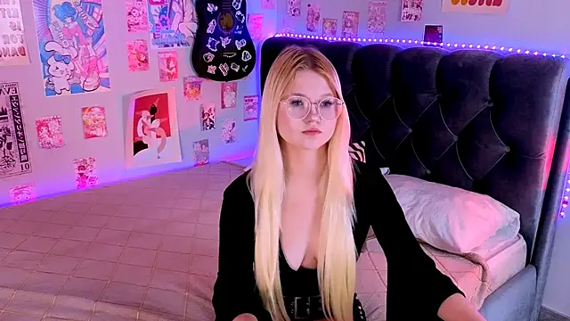 LunariaFox online show from 12, 7, 2026