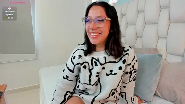 Snapshot of vayra_moon chatting on 26, 5, 2026 vayra moon online show from 26, 5, 2026