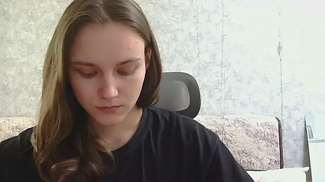 Snapshot of DolcezzaCream chatting on 4, 6, 2026 DolcezzaCream online show from 4, 6, 2026