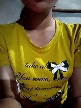 Snapshot of Rosie_LoveUU chatting on 3, 6, 2026 Rosie LoveUU online show from 3, 6, 2026