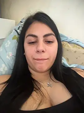 Snapshot of LilyLovell chatting on 7, 5, 2026 LilyLovell online show from 7, 5, 2026
