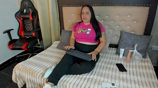 Zoedeleon online show from 14, 5, 2026