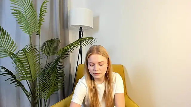 Snapshot of LavonaMadlem chatting on 13, 5, 2026 LavonaMadlem online show from 13, 5, 2026