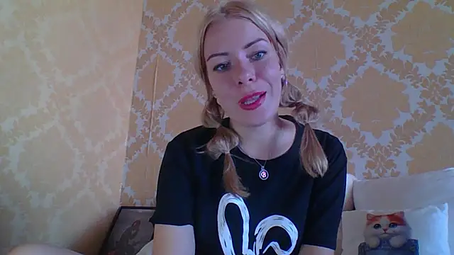 Softy Aura  online show from 27, 7, 2026