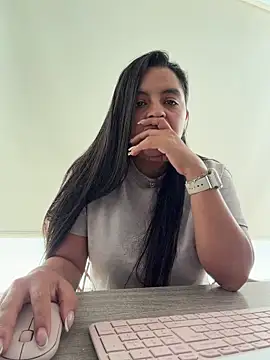 Just Adri online show from 24, 4, 2026