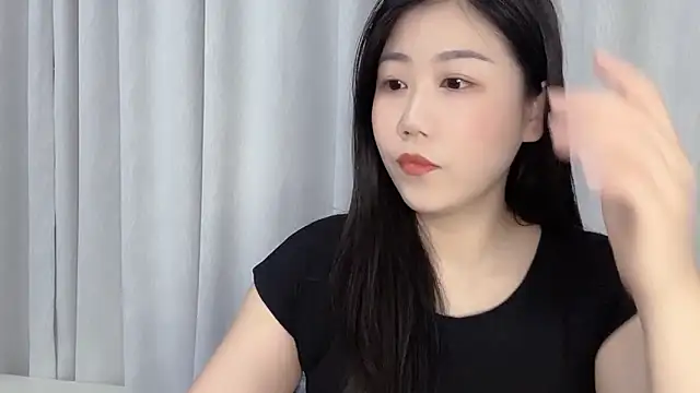Snapshot of F-Yuwei chatting on 28, 4, 2026 F-Yuwei online show from 28, 4, 2026