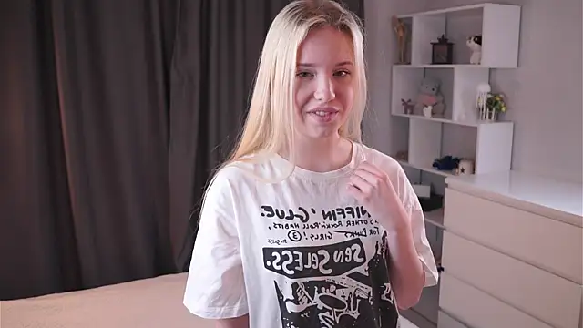 Sweet Love Lily online show from 27, 4, 2026