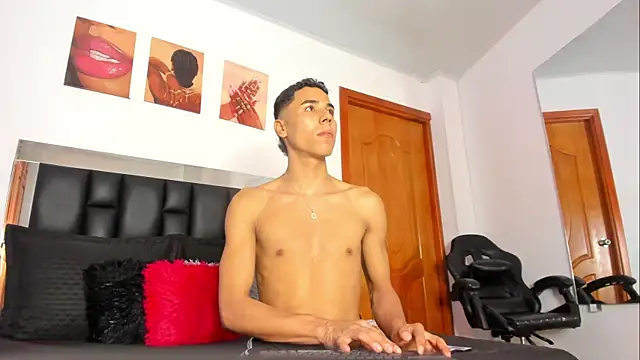 ThiagoSexy005 online show from 13, 6, 2026