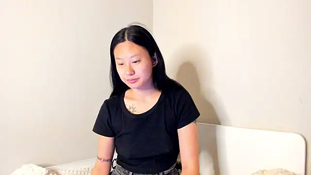 Snapshot of LeyaHanami chatting on 15, 5, 2026 LeyaHanami online show from 15, 5, 2026