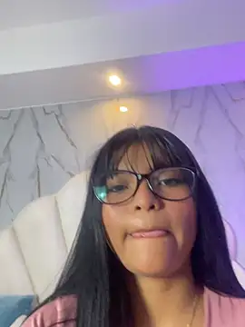 Hinaa XXX online show from 25, 4, 2026