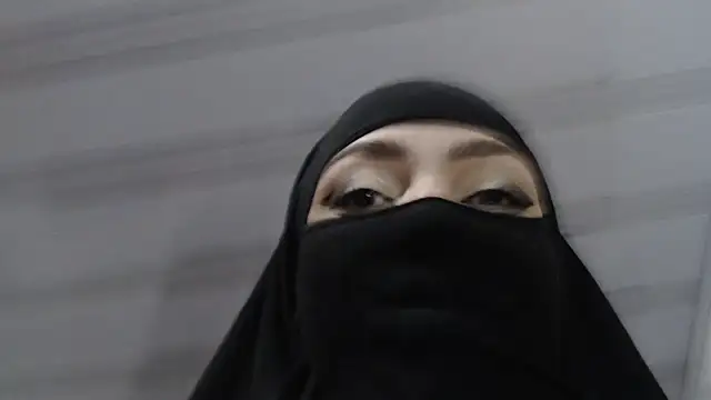 Snapshot of nadia__abaud chatting on 6, 6, 2026 nadia abaud online show from 6, 6, 2026