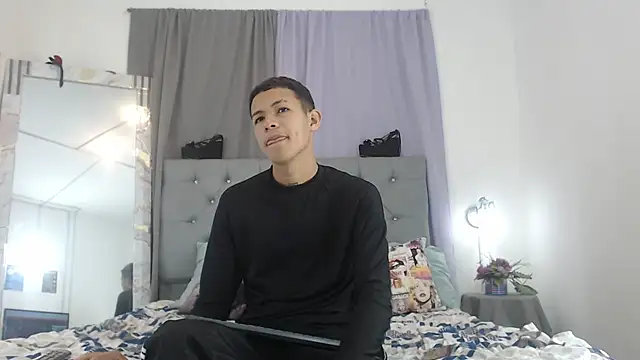 Snapshot of PhillipCox chatting on 17, 6, 2026 PhillipCox online show from 17, 6, 2026
