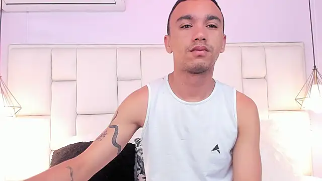 Snapshot of AndresSolorzano1 chatting on 5, 6, 2026 AndresSolorzano1 online show from 5, 6, 2026