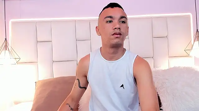 Snapshot of AndresSolorzano1 chatting on 19, 6, 2026 AndresSolorzano1 online show from 19, 6, 2026