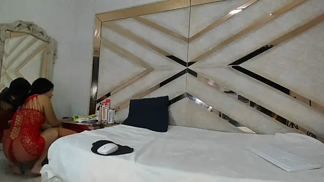 AuroraHoney32 online show from 19, 5, 2026