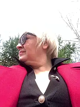 Laura Miillf online show from 30, 4, 2026