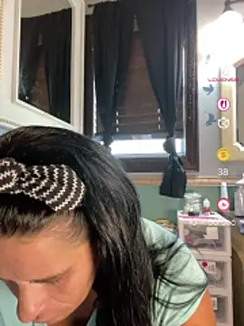 Snapshot of Vanessa_Valentine chatting on 9, 7, 2026 Vanessa Valentine online show from 9, 7, 2026