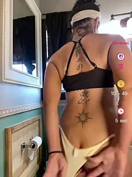 Snapshot of Vanessa_Valentine chatting on 23, 7, 2026 Vanessa Valentine online show from 23, 7, 2026