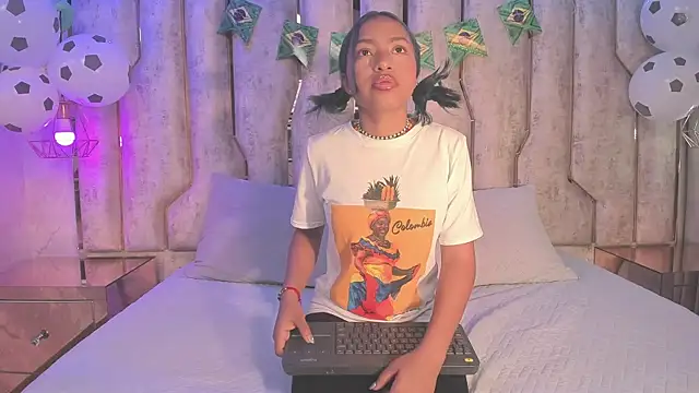 chica nocturna25 online show from 24, 6, 2026