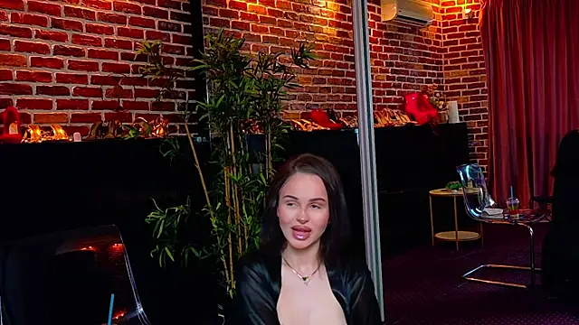 HannahIsabellee online show from 13, 6, 2026