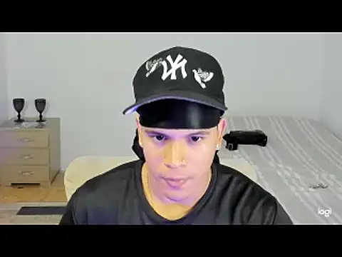 Snapshot of sant_wahlberg chatting on 7, 5, 2026 sant wahlberg online show from 7, 5, 2026