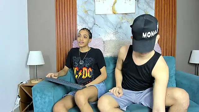 LOVE GUYS1 online show from 28, 4, 2026