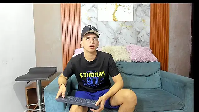 LOVE GUYS1 online show from 21, 6, 2026