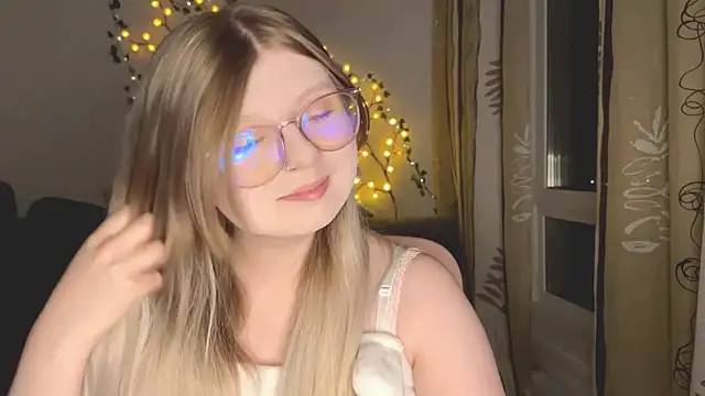 Snapshot of YukiBlush chatting on 16, 7, 2026 YukiBlush online show from 16, 7, 2026