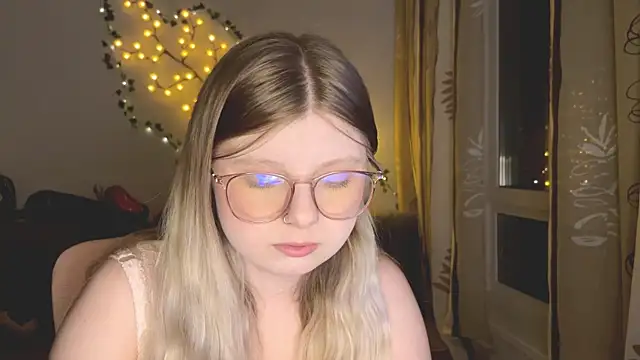 Snapshot of YukiBlush chatting on 17, 7, 2026 YukiBlush online show from 17, 7, 2026