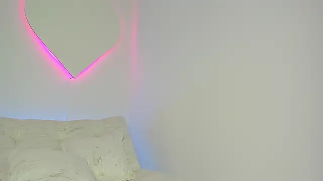 Snapshot of LiaCampbell_ chatting on 8, 5, 2026 LiaCampbell online show from 8, 5, 2026