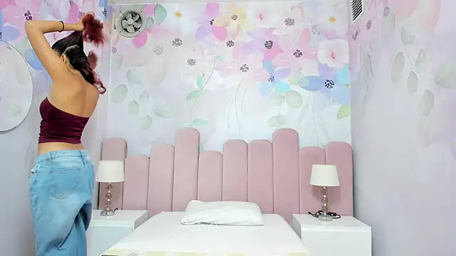 Miabloom19  online show from 2, 7, 2026
