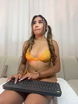 Snapshot of Yulieth_x chatting on 13, 6, 2026 Yulieth x online show from 13, 6, 2026