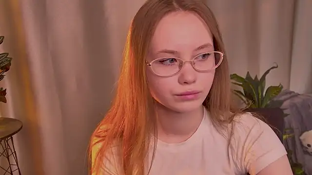 FloraLarsson online show from 2, 6, 2026
